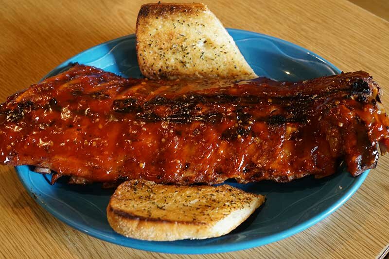 Full rack of ribs with side of garlic bread